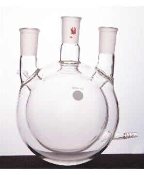 Synthware&#8482;&nbsp;three neck full jacket round bottom flask with vertical side necks capacity 500&#160;mL, center joint: ST/NS 24/40