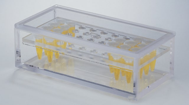 Micro-centrifuge rack box for &#946;-emitters W × L × H 20&#160;cm (8&#160;in.) × 9&#160;cm (3.5&#160;in.) × 6&#160;cm (2.25&#160;in.)