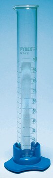 Pyrex&#174; measuring cylinder with spout and detachable plastic foot, complete volume 250&#160;mL